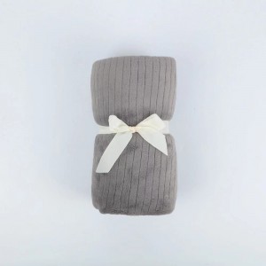 Hot koop 2020 nieuw product klein formaat verdikking breien 100% polyester effen kleur originele baby flanel siësta mini deken