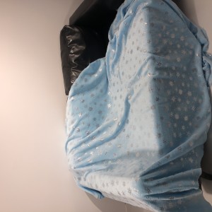 โพลีเอสเตอร์ 100% ปั๊มฟอยล์ผ้าสักหลาด Bronzing ที่เป็นของแข็งสำหรับผ้าห่ม พรม ปลอกหมอน HomeTextile