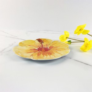 प्लास्टिक मेलामाइन सुरुचिपूर्ण उष्णकटिबंधीय पीले फूल डिजाइन अनियमित फूल आकार कस्टम प्लेट स्नैक ट्रे