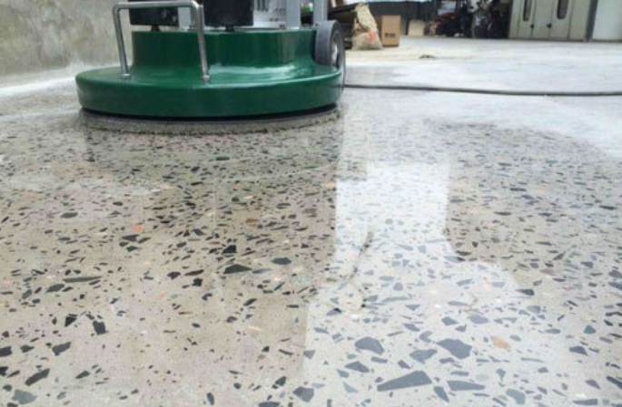 Polírozott beton padló kézműves készségek megosztása