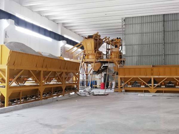 Planetary mixer used to produce concrete bricks in Russia