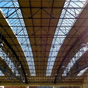 Oceľový nosník s priestorovým rámom Oceľová konštrukcia štadióna a oceľová strešná konštrukcia