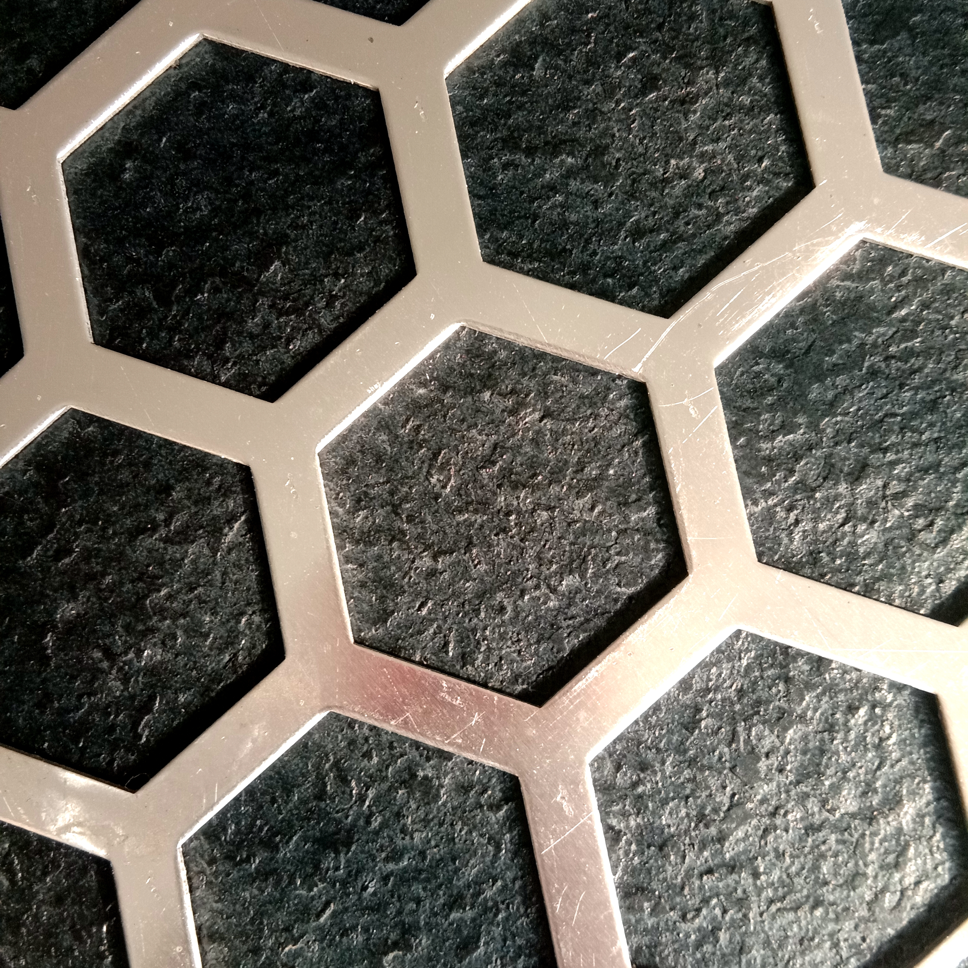 Hexagonal Perforated Metal Mesh მწარმოებელი