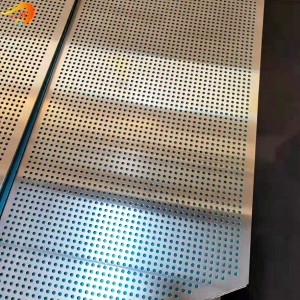შეკიდული ჭერის სისტემა პერფორირებული ლითონის ფურცელი ალუმინის ბადე ოფისისთვის