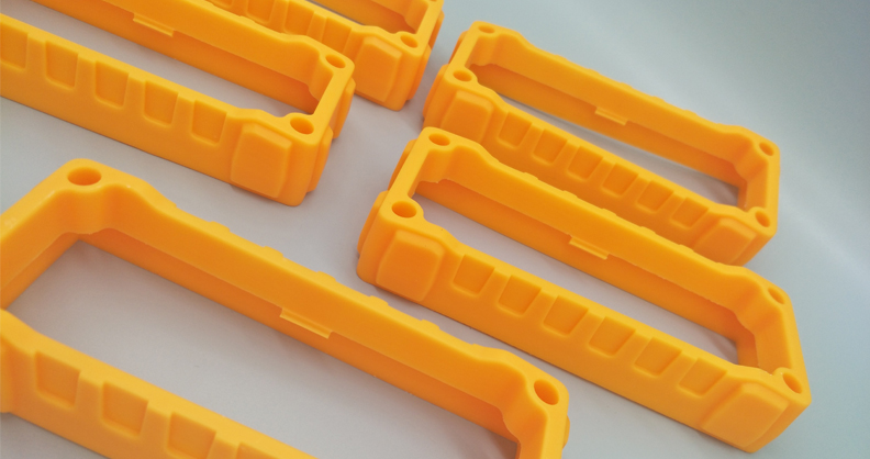 What are the applications and characteristics of silicone molds?