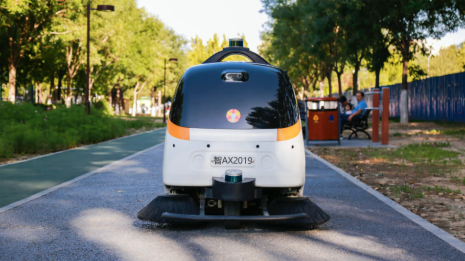 Sensori robotici ultrasonici in un trolley senza pilota