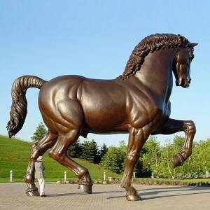 այգու կենդանիների բացօթյա իրական չափի Ամերիկյան ձիու բրոնզե քանդակ
