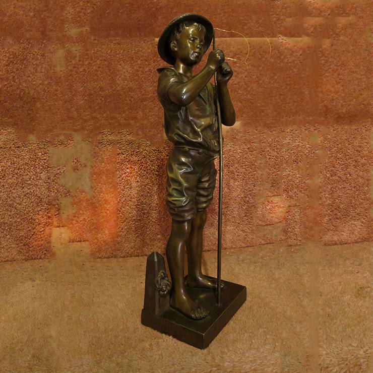 Ձկնորս տղայի պարտեզի բրոնզե արձանը