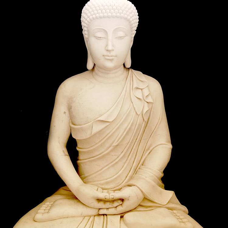 Rankomis raižyta garsi šiuolaikinė natūralaus akmens Budos statulos skulptūra