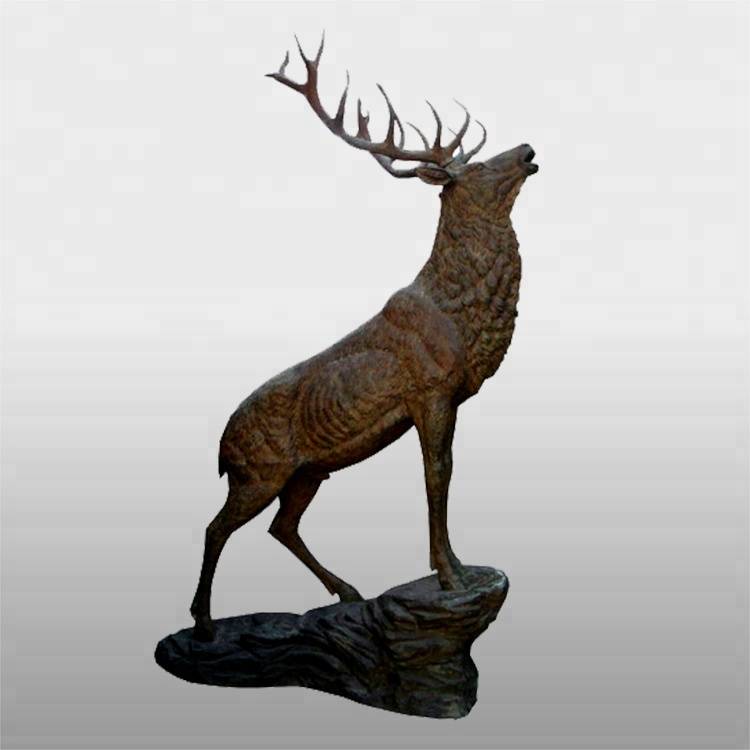 statua di cervo in bronzu di grande dimensione Skyfall Movie in vendita