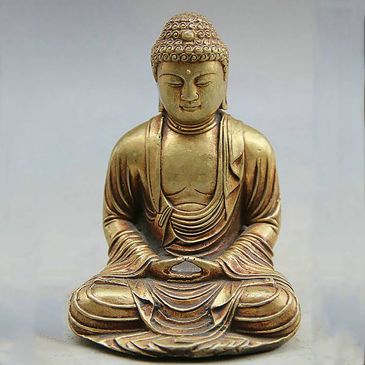 ашық аспан астындағы амитабха қоладан жасалған үлкен ұзын Будда мүсіні