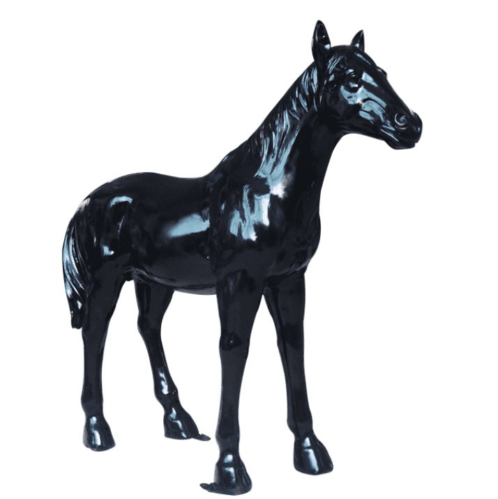 вялікія скульптуры коней са шкловалакна ў натуральную велічыню