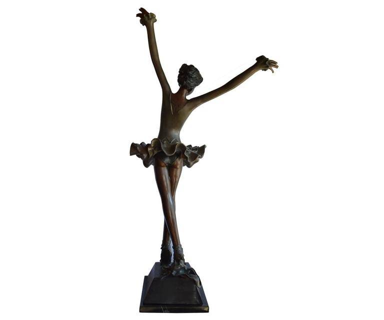 Գործարանային գին իրական չափի գործիչներ քանդակ բրոնզե ոսկյա պարող տիկնոջ քանդակը վաճառքում