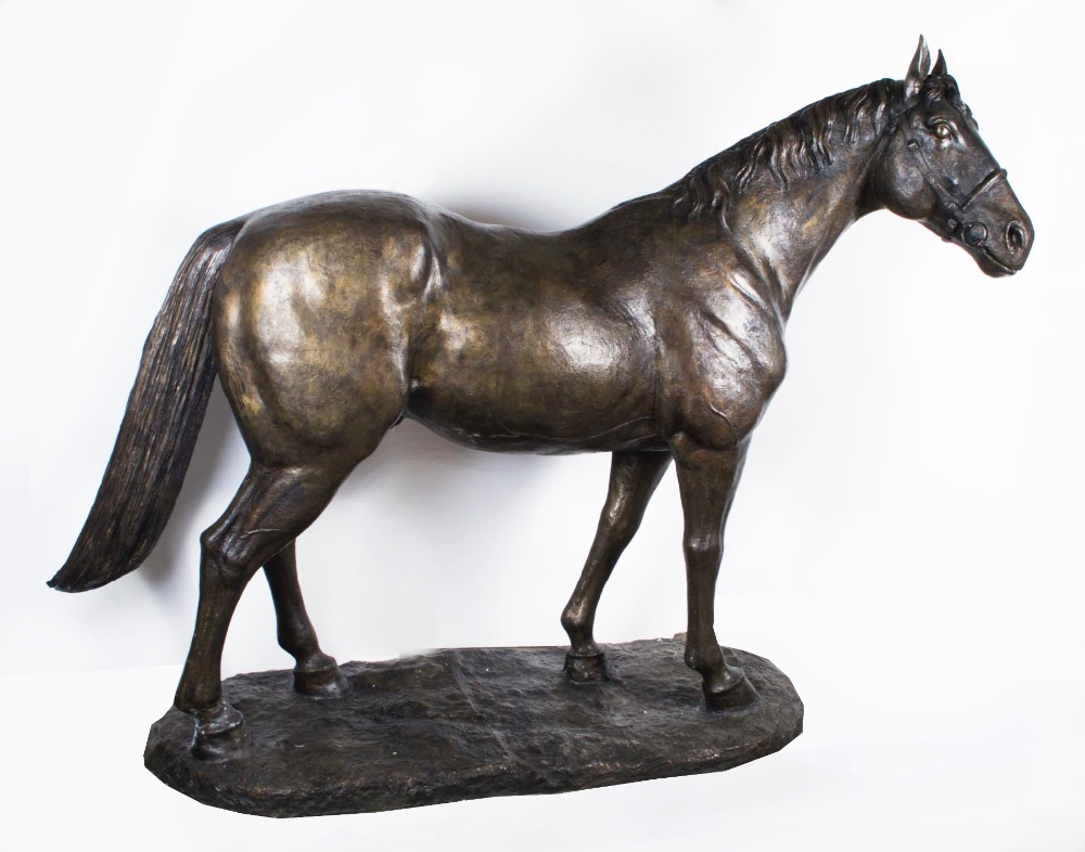 zahradní bronz zakázková plastika sochy koně v životní velikosti