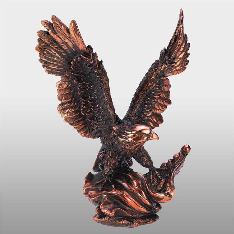 Venda Estátua decorativa de pássaro falcão em tamanho real, estátua de pássaro de águia de bronze para jardim