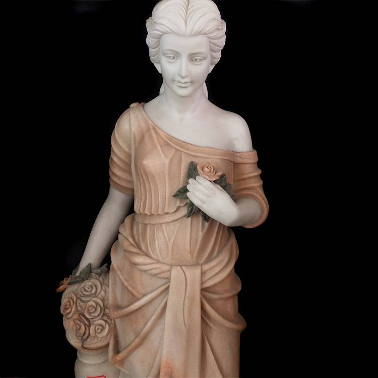 Այգու հայտնի քարի վրա փորագրված մարմարե արձան կանանց քանդակ