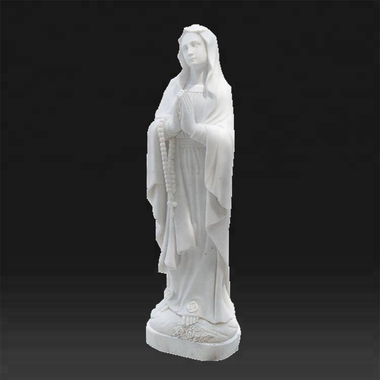 Odkryty ogród z białego marmuru posąg Matki Boskiej