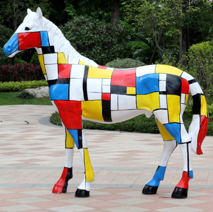 anpassad lycklig arabisk häst skulptur glasfiber naturlig storlek häst staty