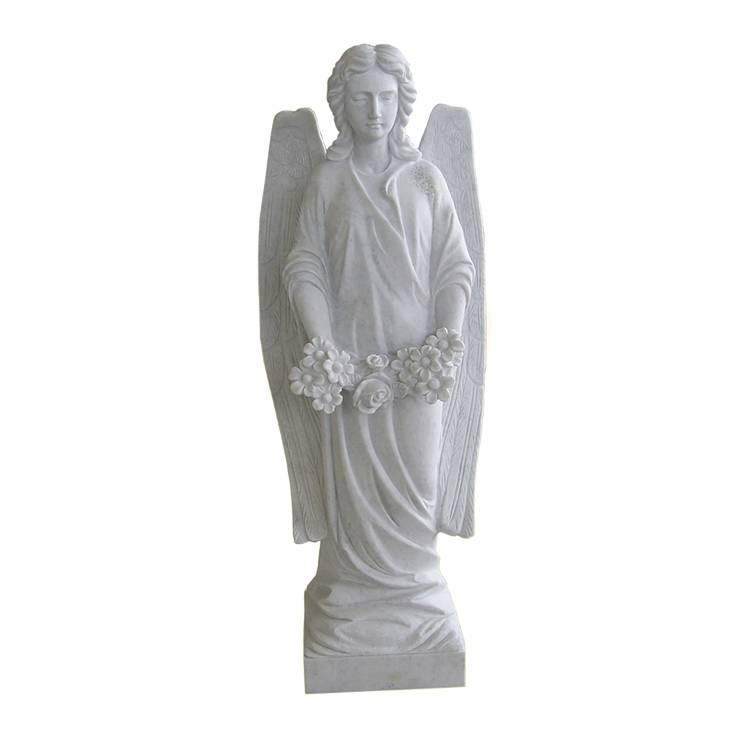 庭の装飾に座っている彫刻、翼を持つ大理石の天使