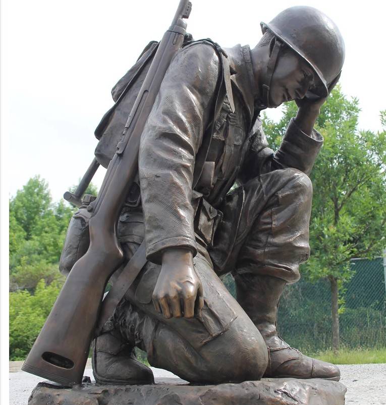 Buitelug tuinversiering lewensgrootte koper beeldhouwerk brons soldaat standbeeld