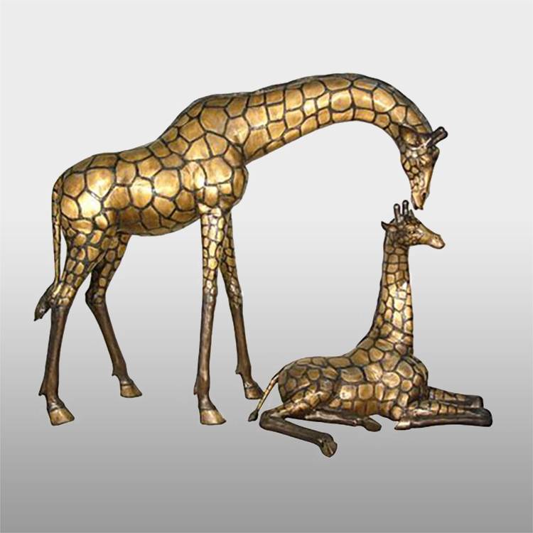 specialtillverkade stora giraffskulpturer av metall i mässing för hög kvalitet