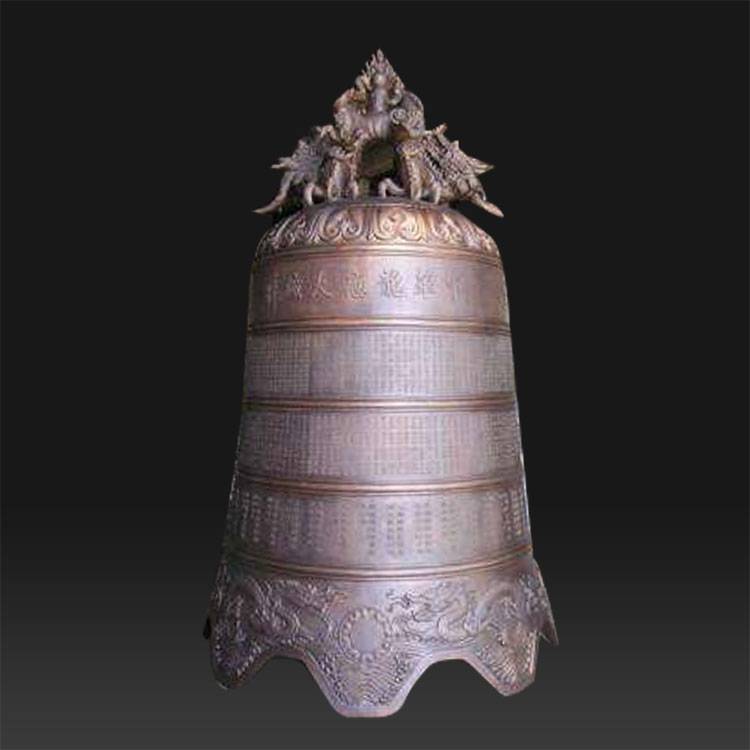 Es ven petites campanes rodones de l'església de Buda de metall de bronze