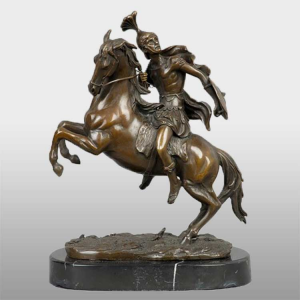 Eiropas liela izmēra mūsu durvīm pielāgota bronzas karavīra zirga skulptūra