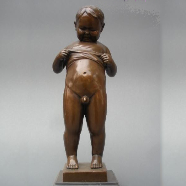 Garden Life Size Little Manneken Children Peeing Baby Piss քանդակ Մերկ բրոնզե տղայի արձաններ Վաճառվում են