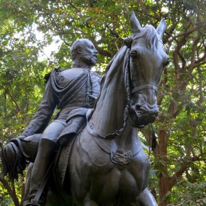 Էդվարդ VII թագավորը պարտեզի համար բրոնզե ձիու արձանի վրա