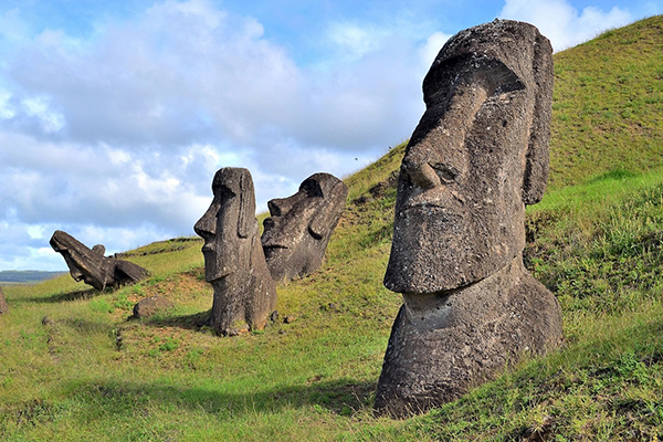 Une nouvelle statue de Moai découverte sur l'île de Pâques, ouvrant la possibilité d'en découvrir davantage