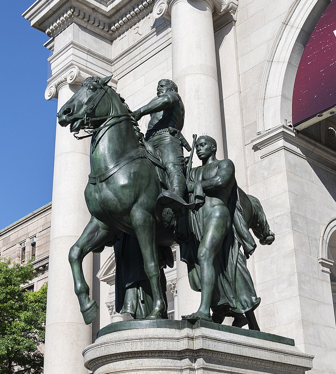 Socha Theodora Roosevelta v newyorském muzeu bude přemístěna