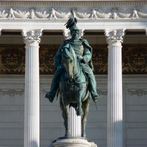 विटोरियो इमानुएल II कांस्य घोड़े की मूर्तिकला का आउटडोर गार्डन घुड़सवारी स्मारक