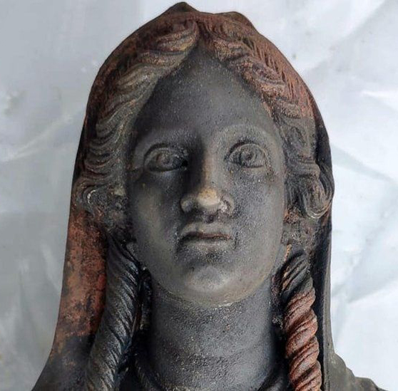 Roma antica: statue di bronzu maravigliosamente conservate truvate in Italia
