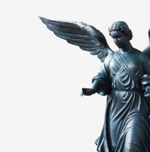 Parduodama didelė bronzinė angelo sparno statula