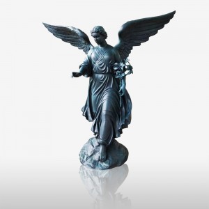 Се продава голема бронзена статуа на крилен ангел