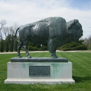 Dekoracija vrta u prirodnoj veličini Bronzani kip bizona