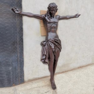 Escultura de bronce da crucifixión de Xesús