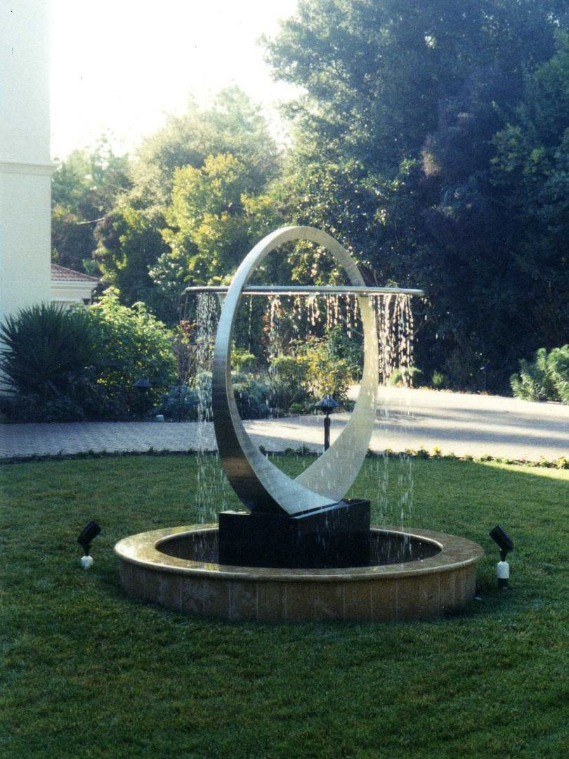 Šiuolaikiniai fontanai: šiuolaikinių lauko fontanų dizaino ir estetikos grožio atskleidimas