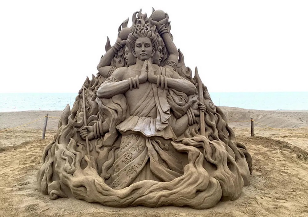 Neuvěřitelně složité pískové sochy Toshihiko Hosaka