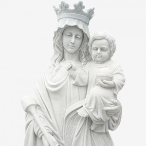 פסל שיש לבן של מרים הבתולה אוחזת בנער ישו