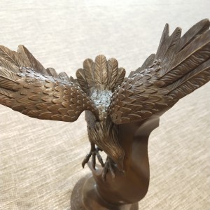 Gartendekoration, antike Adlerskulptur aus Bronze