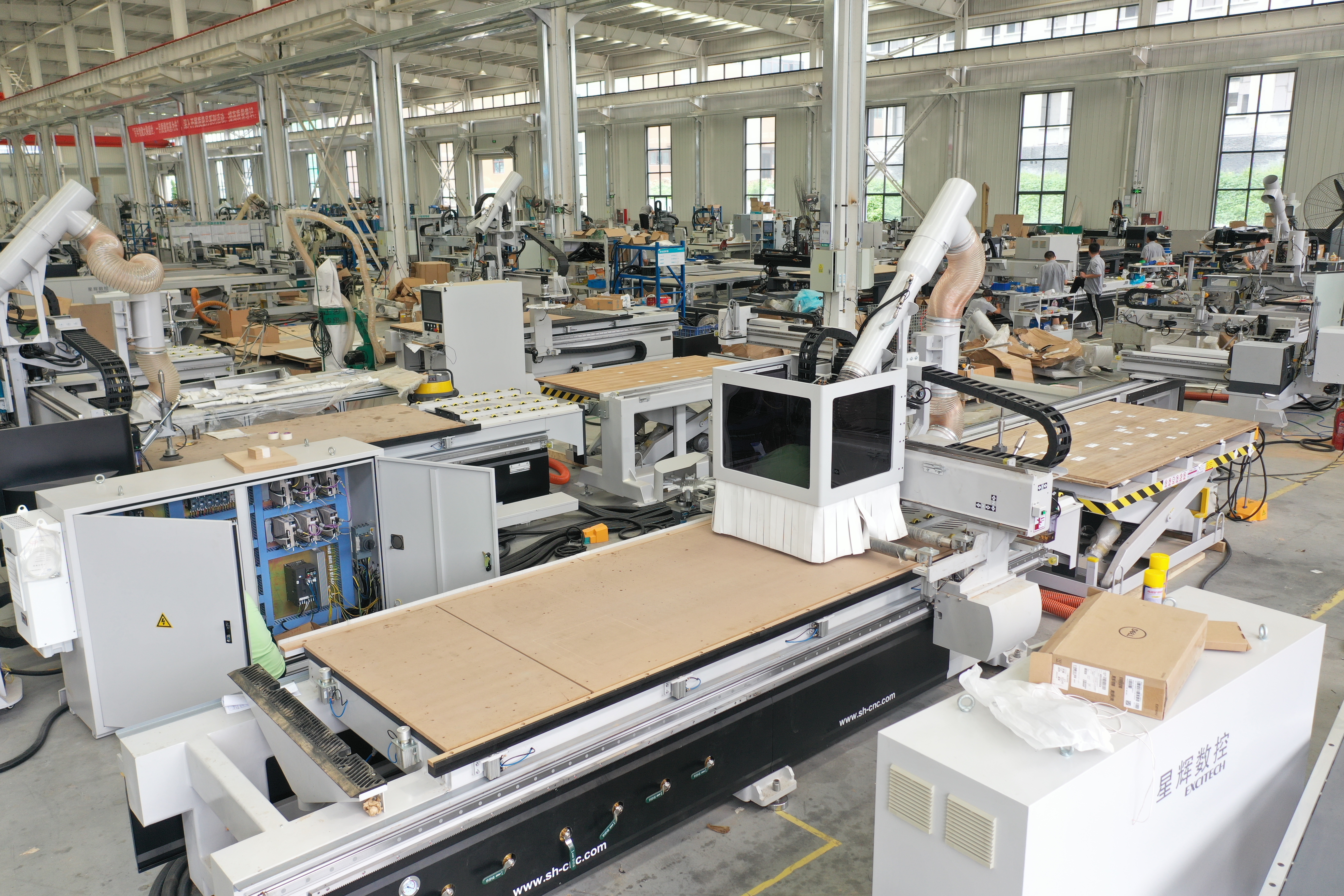 การใช้อุปกรณ์ของ EXCITECH CNC machining center กับนิตยสาร carousel tool ทำให้ Henan-DAESHIN สร้าง DASHIN HOME DESIGN FACTORY ซึ่งได้รับรางวัลในฐานะผู้นำร่องการผลิตอัจฉริยะระดับประเทศ...