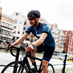 Jersey de ciclismo de alto rendimiento para hombre de manga corta con paneles sublimados