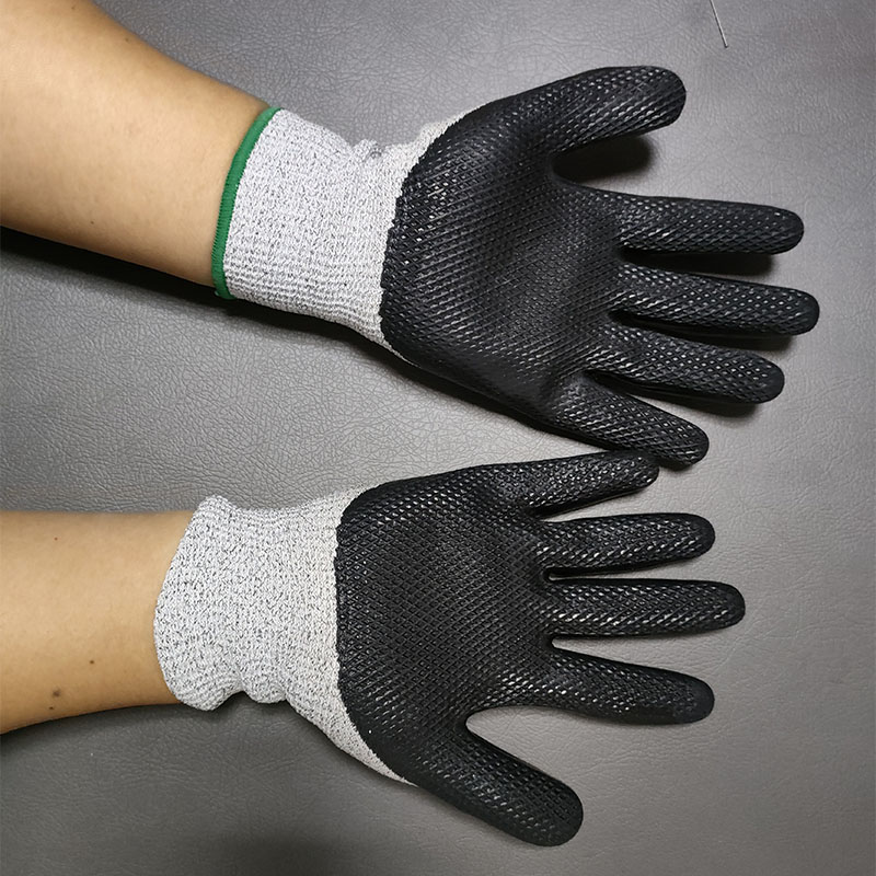 French Gear Manufacturer Ubike Presents The Ural Winter Gloves