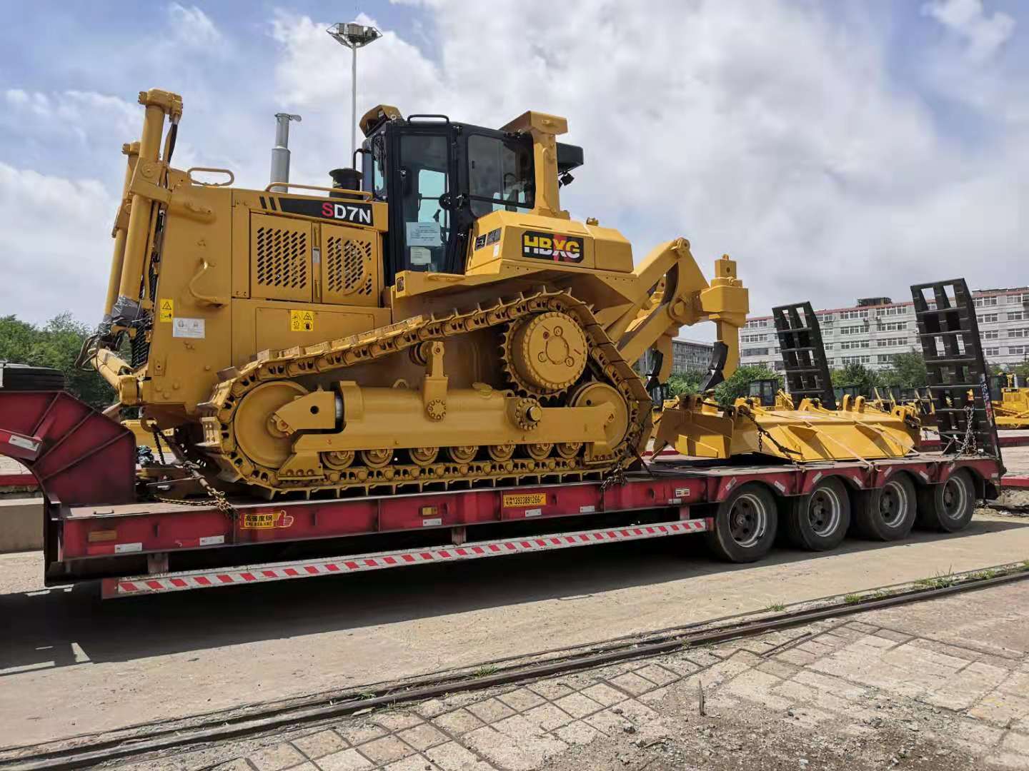 Der vom ghanaischen Kunden bestellte Bulldozer SD7N wird reibungslos geliefert