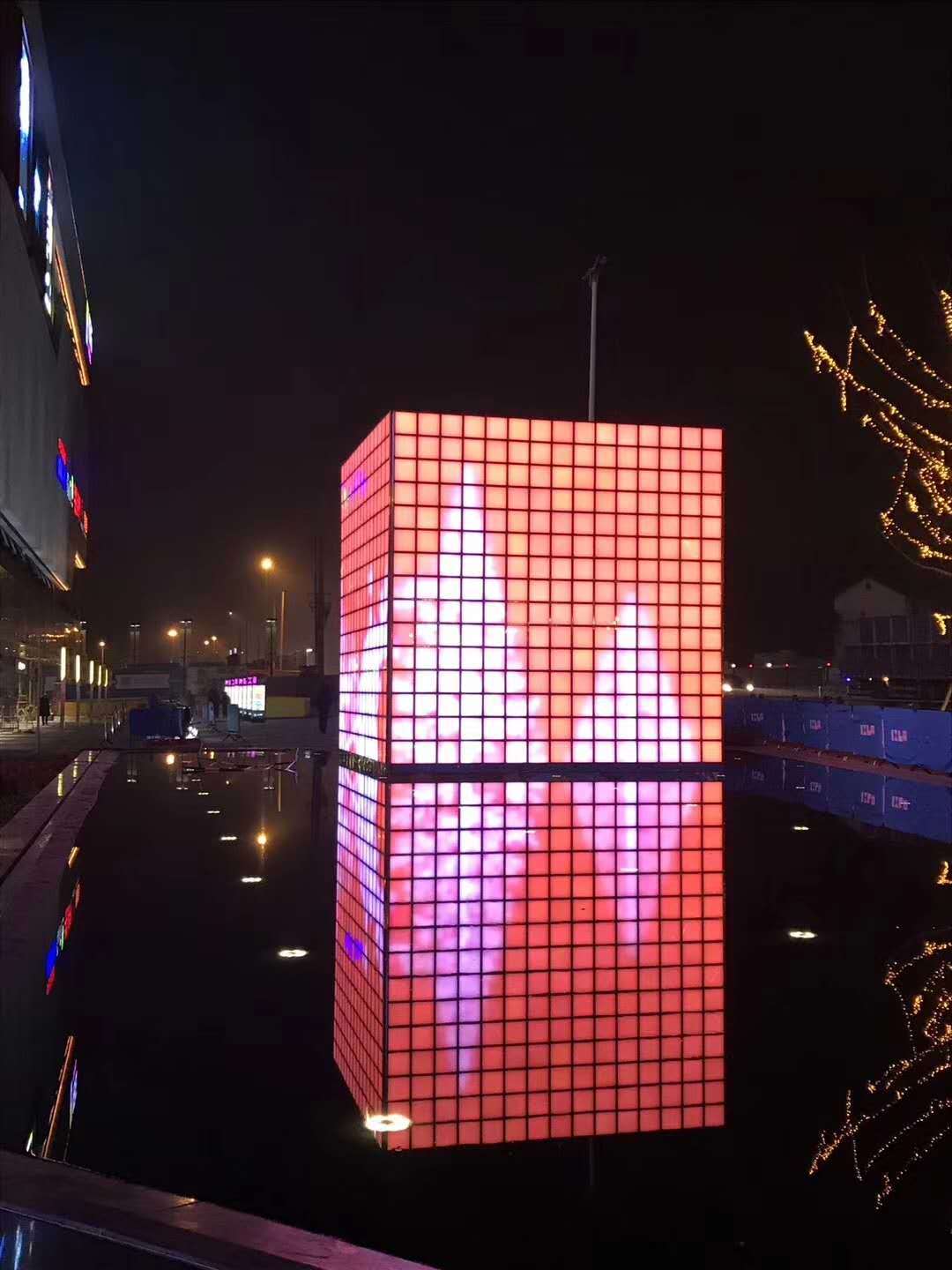 Lampă cub de lumină modernă cu LED de înaltă tehnologie pentru o clădire în aer liber de lux