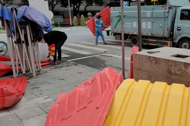 Коронавирус в Китае: на фоне общественного гнева районы Гуанчжоу сигнализируют об ослаблении ограничений Covid