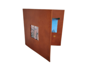 Карыстальніцкая скураная відэазапрашальная картка ручной працы з 7-цалевым экранам IPS са ўстаўленай выявай на юбілей