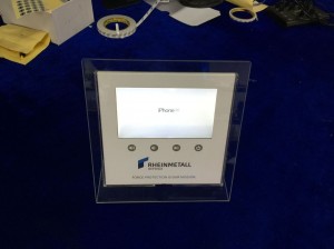 Fabbrika tad-dwana standable akriliku diġitali fuljett tal-vidjo player display stand bi skrin LCD