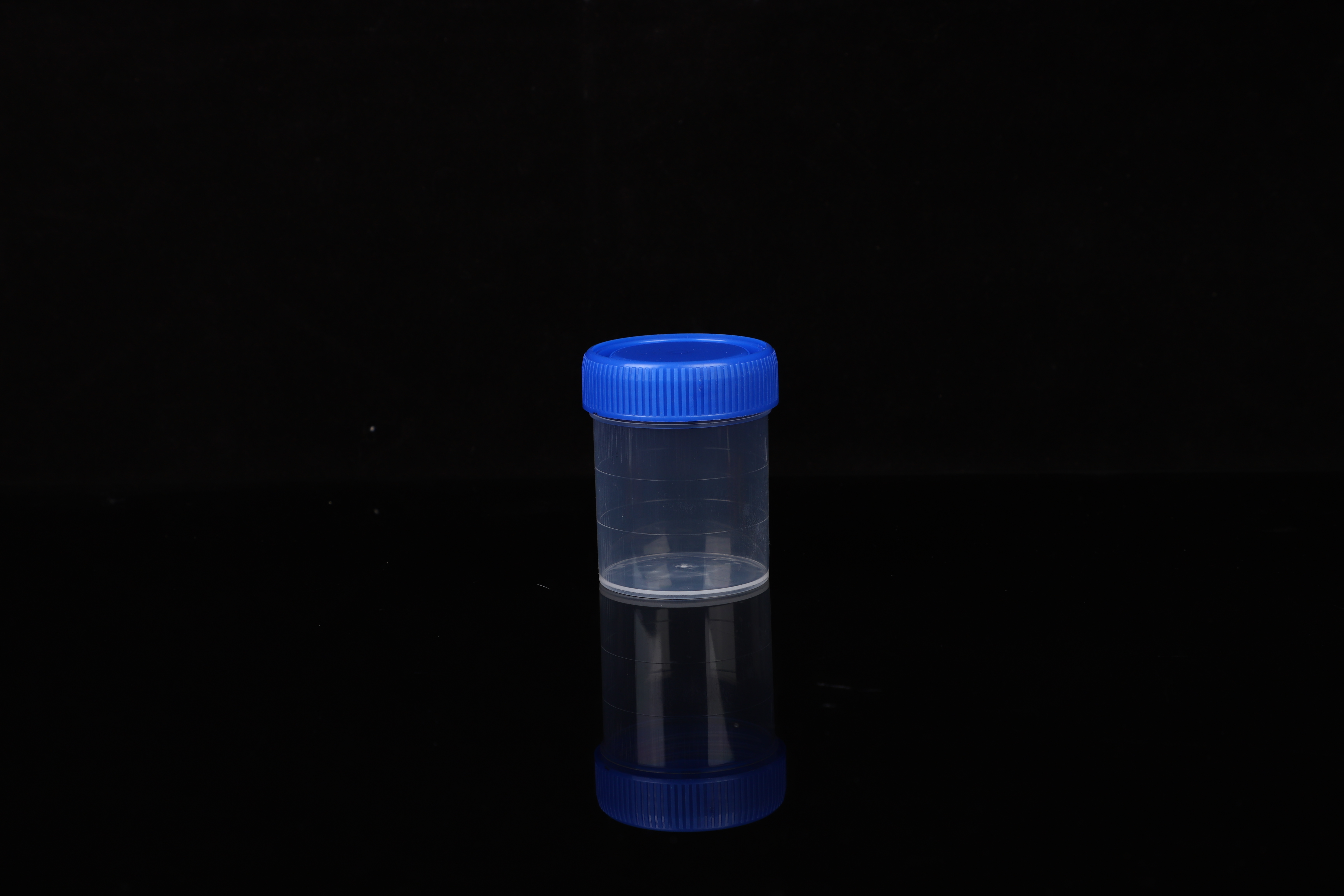 Kertakäyttöinen steriili ysköskuppi PP, joka on valmistettu vuotamattomista muttereista